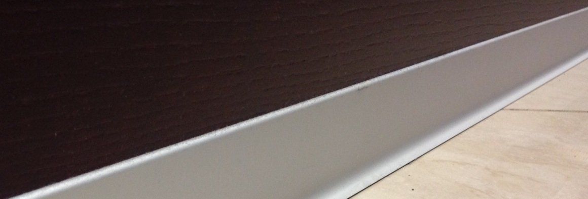 Плинтус алюминиевый L-образный анодированное серебро (3000*11*100 мм) — купить в Калининграде