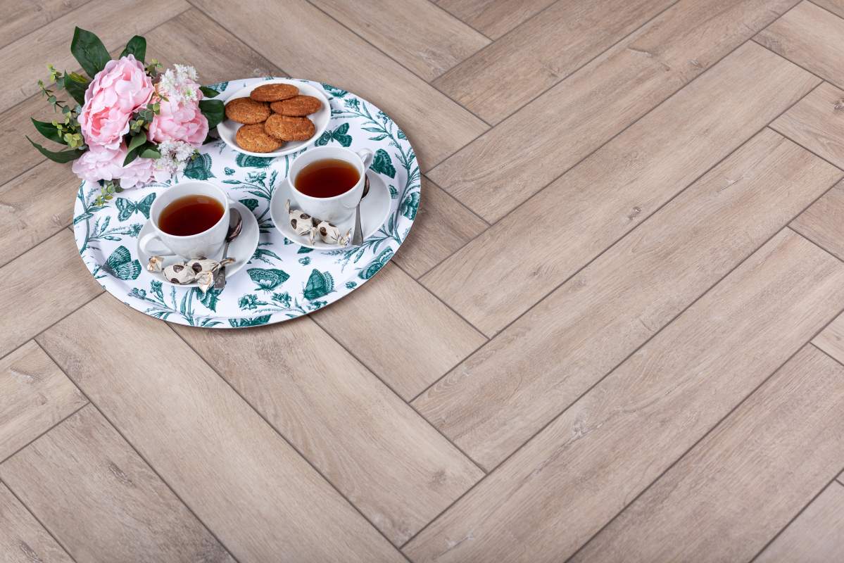 Замковая ПВХ плитка "Aberhof" Carmelita 0532 (615*123*5 мм) — купить в Калининграде