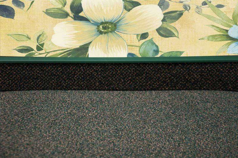 Плинтус для ковролина "Korner" Listwa зеленый (2500*13,8*50 мм) — купить в Калининграде