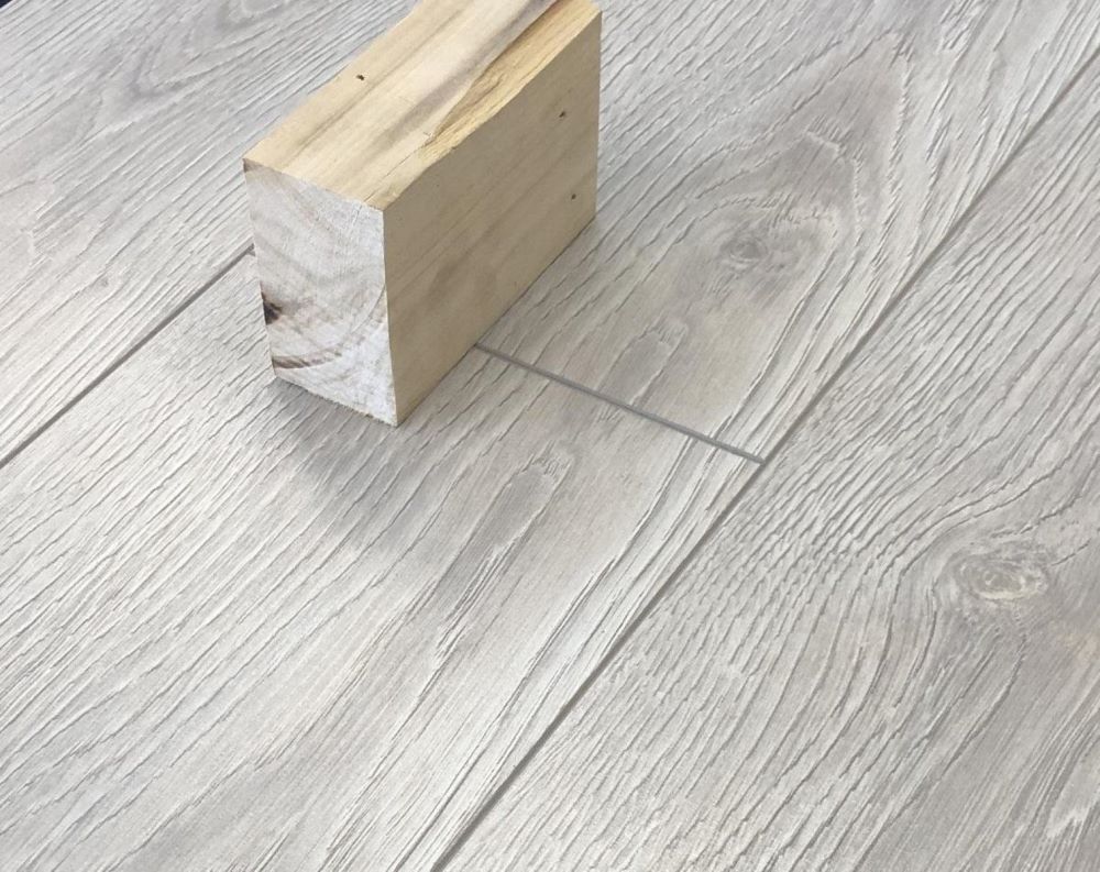 Ламинат "SunFloor" 8/32 4V Дуб Лайн 37 (1380*193*8 мм) — купить в Калининграде