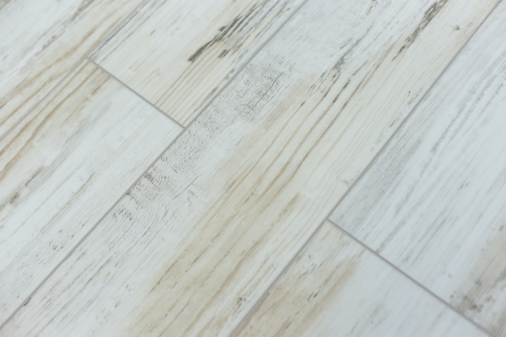 Замковая ПВХ плитка "Art Tile" Берёза Прованс (1220*152*5 мм) — купить в Калининграде